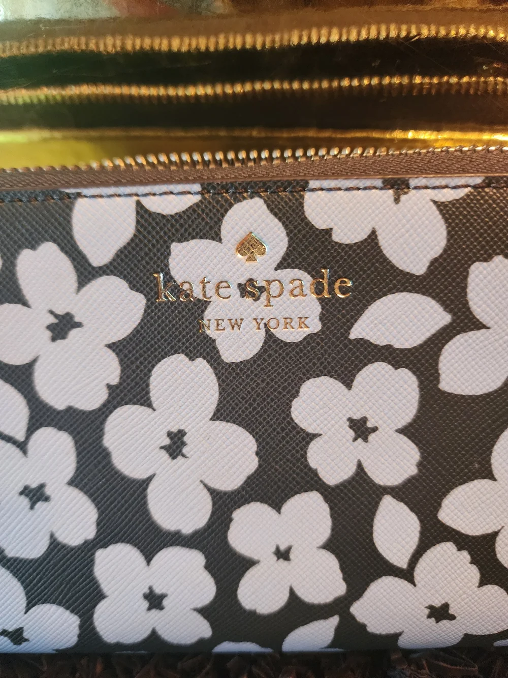 ✨️🌸kate spade Black & White Floral Zip Wallet with Gold Logo & Jewelry Bundle🌸